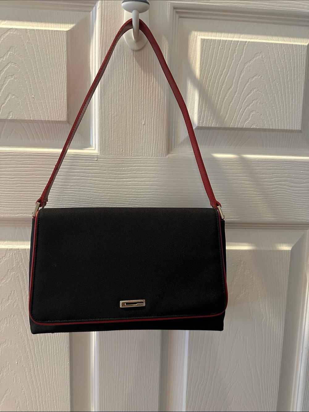 Y2K Guess Classic Black Shoulder Bag with Red Trim